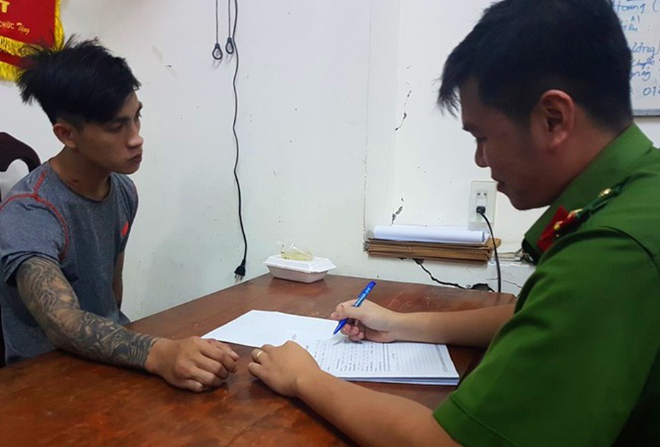 Nóng 24h: Tạm giữ hình sự đối tượng cầm dao tấn công CSGT