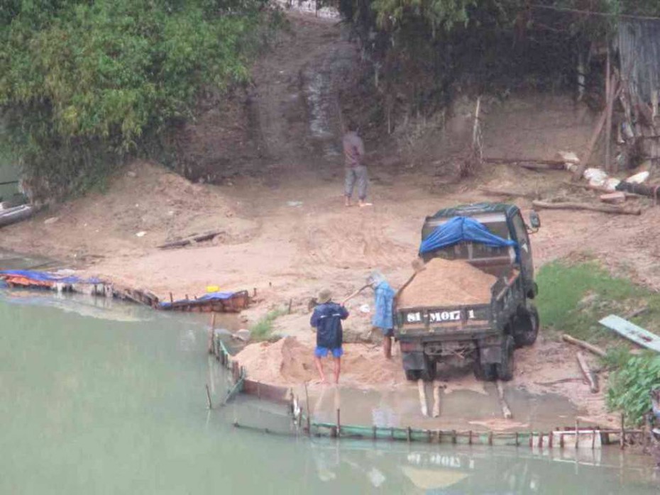 Nạn “cát tặc” vẫn tiếp tục hoành hành trên sông Hà Thanh ở Bình Định