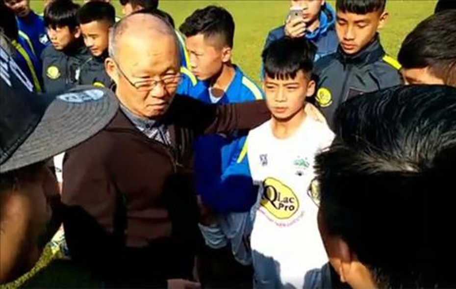 2 lời khuyên HLV Park Hang-seo tặng tài năng trẻ Học viện HAGL JMG