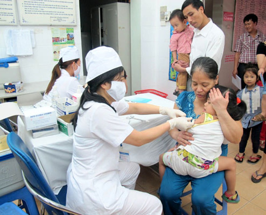 Nhất quyết không tiêm vắc-xin cho con vì sợ "chất độc vào cơ thể"