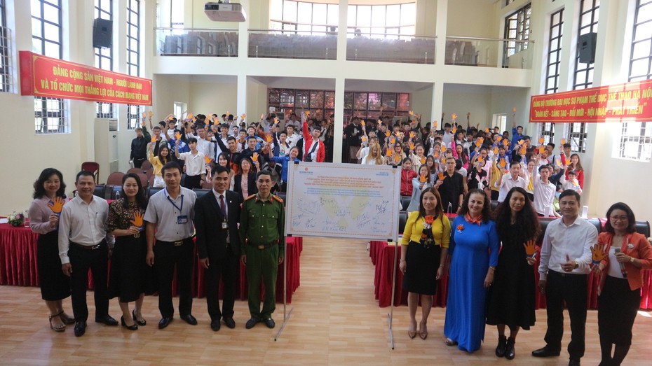 Xóa bỏ bạo lực giới nơi giảng đường đại học