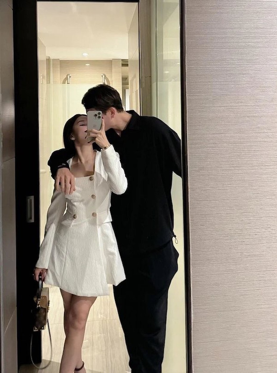 Chuyện tình 6 năm của thủ môn Đặng Văn Lâm và bạn gái "nóng bỏng"