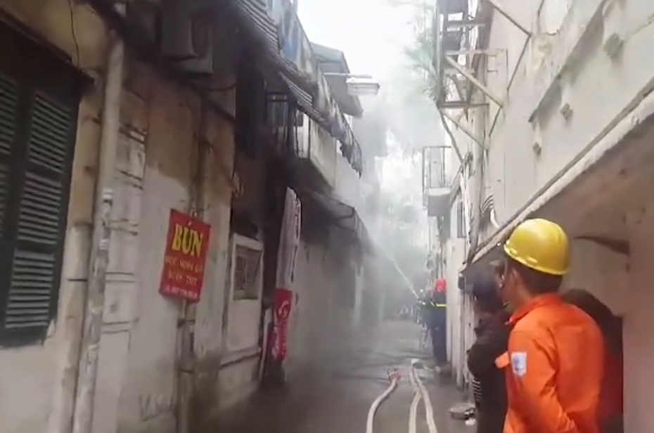 Hà Nội: Nguyên nhân khiến người đàn ông tự đốt nhà mình ở phố Hai Bà Trưng