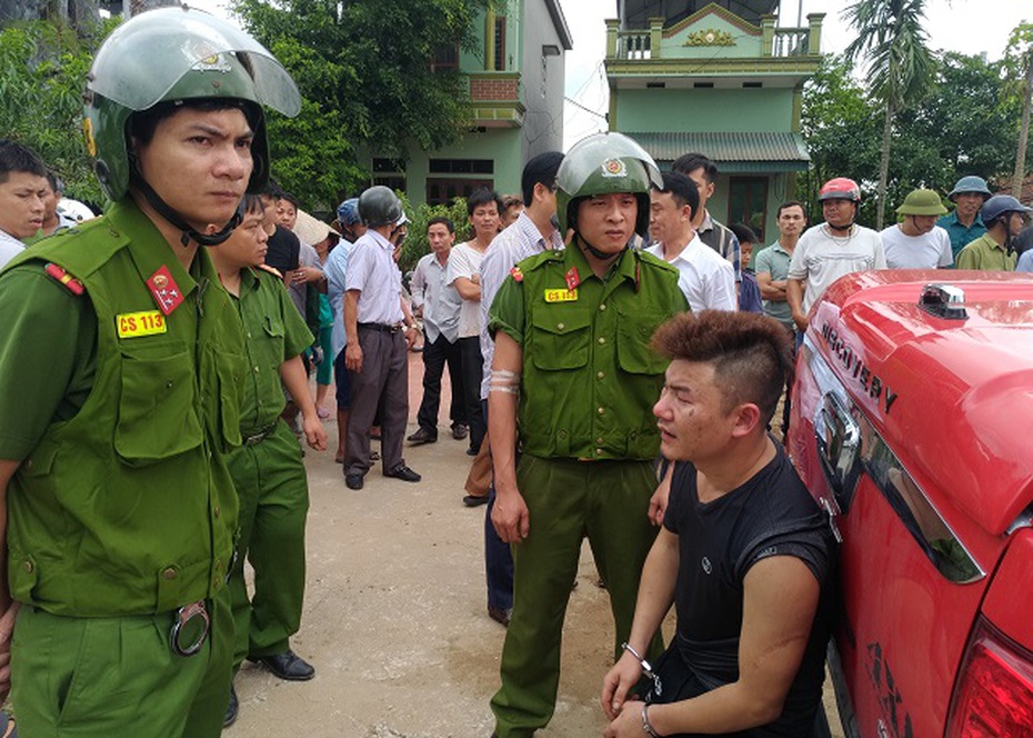 Hà Nam: Bắt nóng đối tượng lái ô tô mang súng đi đánh ghen, đâm vào lực lượng CA để bỏ chạy