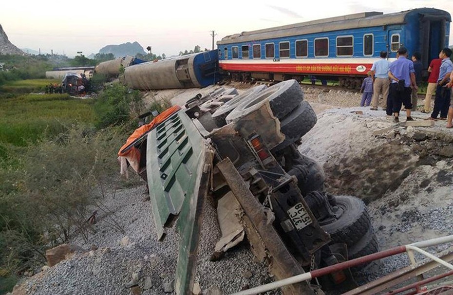 "Quên" bật đèn cảnh báo và hạ barie, có thể chịu án 15 năm tù