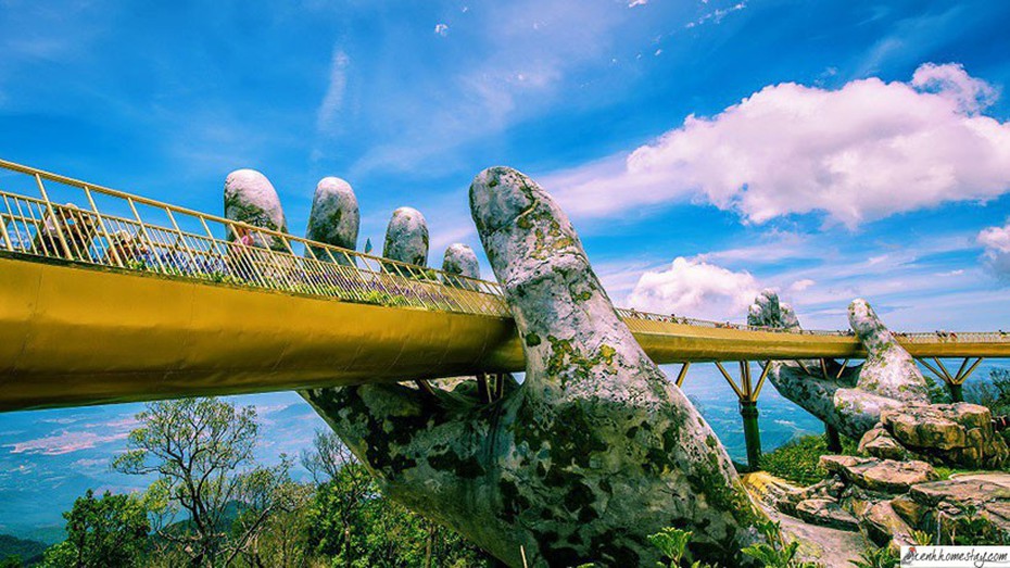 Vi diệu Cầu Vàng Bà Nà Hills tại nhiều thời điểm trong ngày
