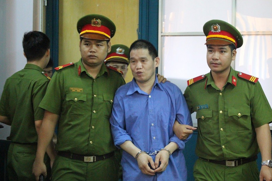 Y án tử hình gã chồng ngoại quốc trút 'mưa dao' giết vợ