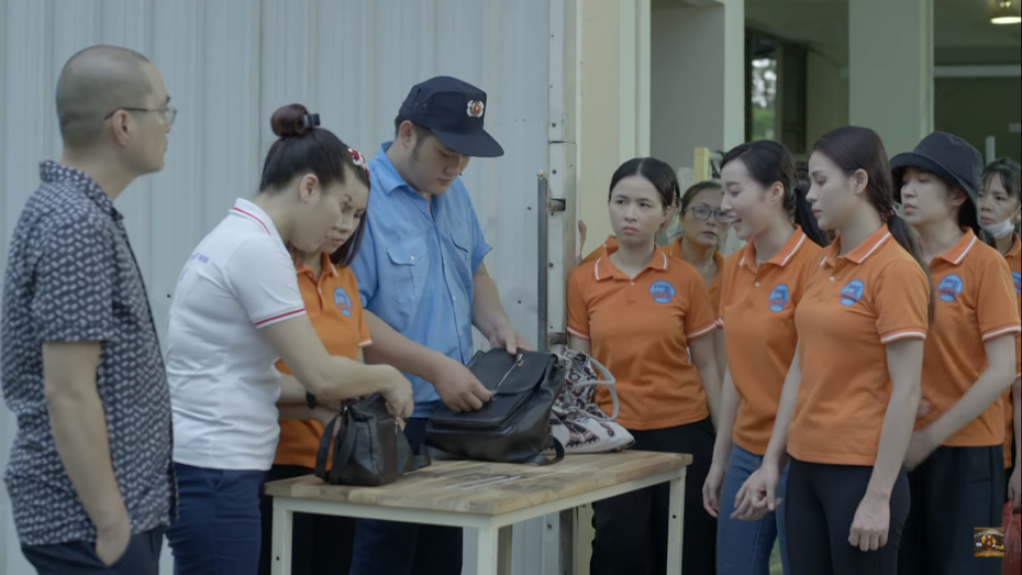 “Những cô gái trong thành phố” tập 2: Trúc bị đổ oan, quản đốc lộ ý đồ bất chính với Cúc