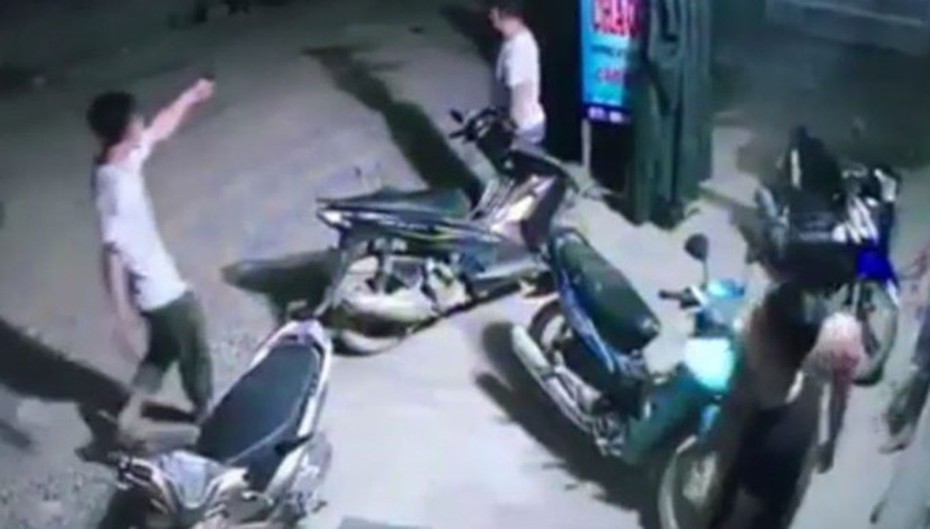 Kỷ luật trưởng công an xã vì nổ súng bắn người ở quán ăn đêm