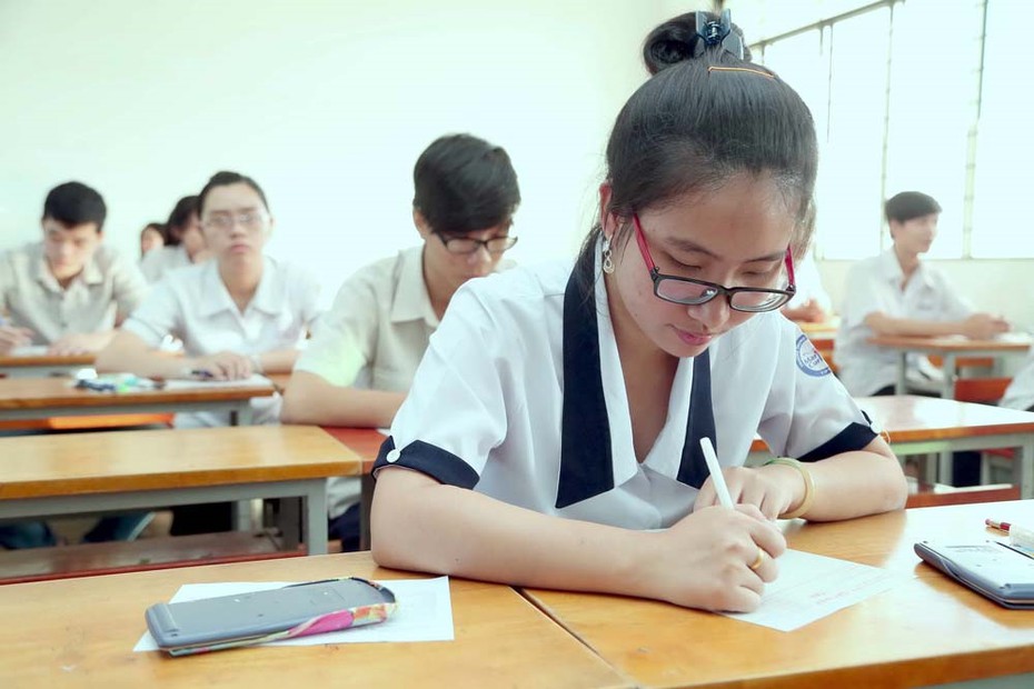 Đề thi THPT Quốc gia 2007: Thí sinh có quyền kiện Bộ ra tòa?