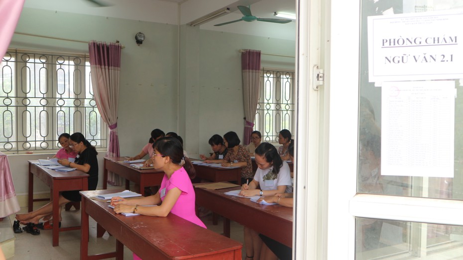 Chấm thi THPT Quốc gia 2019: Nỗi lòng "khăn gói" xa nhà vì học sinh thân yêu