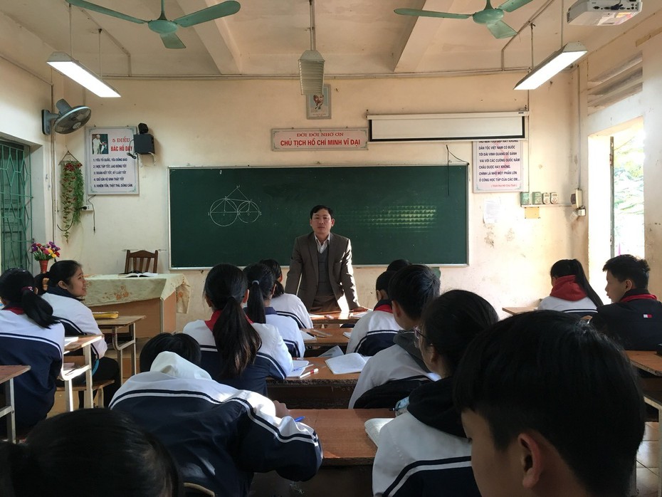 Hàng trăm giáo viên bị “cắt” hợp đồng, “về vườn”… chăn vịt trước kỳ tuyển viên chức