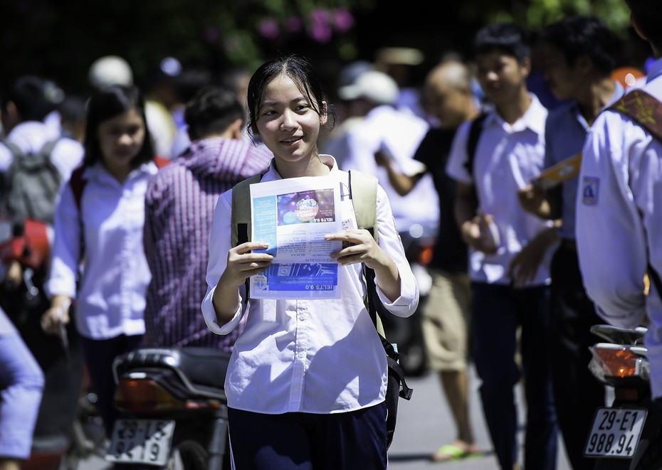 Thí sinh Hà Nội tự tin đề Ngữ văn dễ “ăn điểm”, làm thừa thời gian dù ôn “lệch tủ”