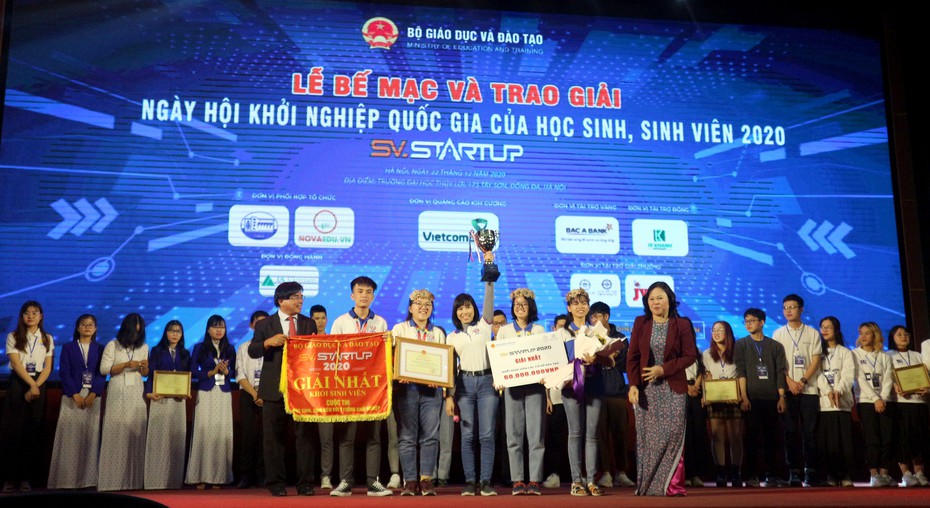 Giấy xanh và ống hút hạt bơ giành giải Nhất cuộc thi SV-STARTUP 2020