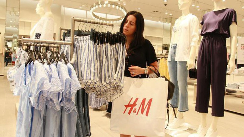 Lý do H&M đang tồn kho cả “núi” quần áo