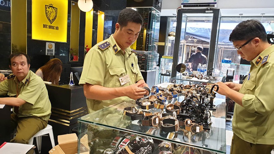 TP.HCM: Truy tìm nguồn gốc hàng trăm đồng hồ “hàng hiệu”