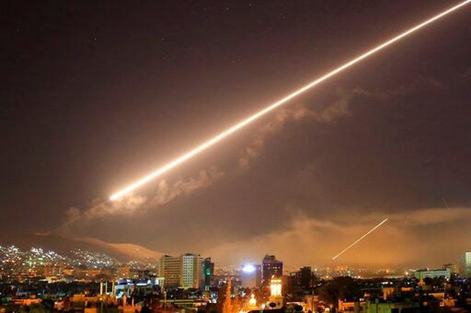 “Qua mặt” S-300, Israel bất ngờ ồ ạt nã tên lửa vào Syria