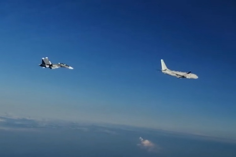 Video: Phát hiện máy bay Mỹ “lởn vởn”, chiến đấu cơ Su-30 Nga lập tức ngăn đứng giữa căng thẳng ở Biển Đen