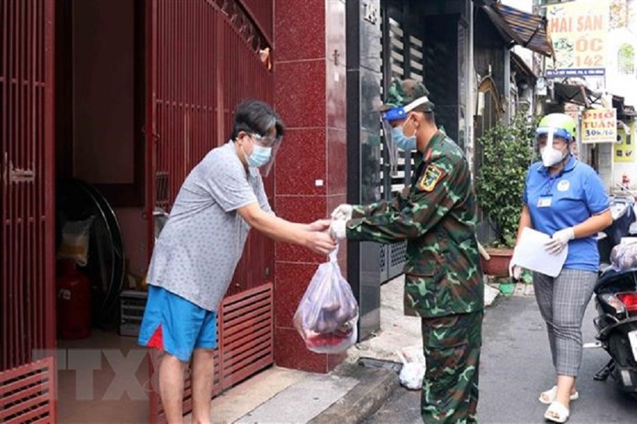 Bí thư Thành ủy TP.HCM: Sẽ "mở cửa" dần, sống trong điều kiện có dịch