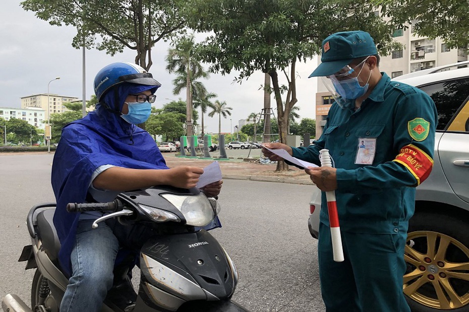 Thủ tướng yêu cầu Hà Nội điều chỉnh bất cập trong việc cấp giấy đi đường