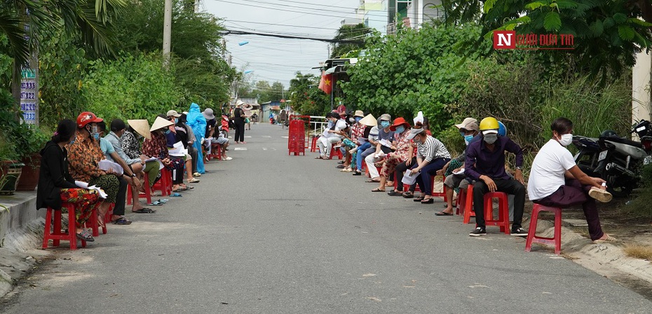 Bình Thuận: Tìm người đến ngân hàng, bãi biển, hàng rau vì liên quan đến ca nghi nhiễm Covid-19