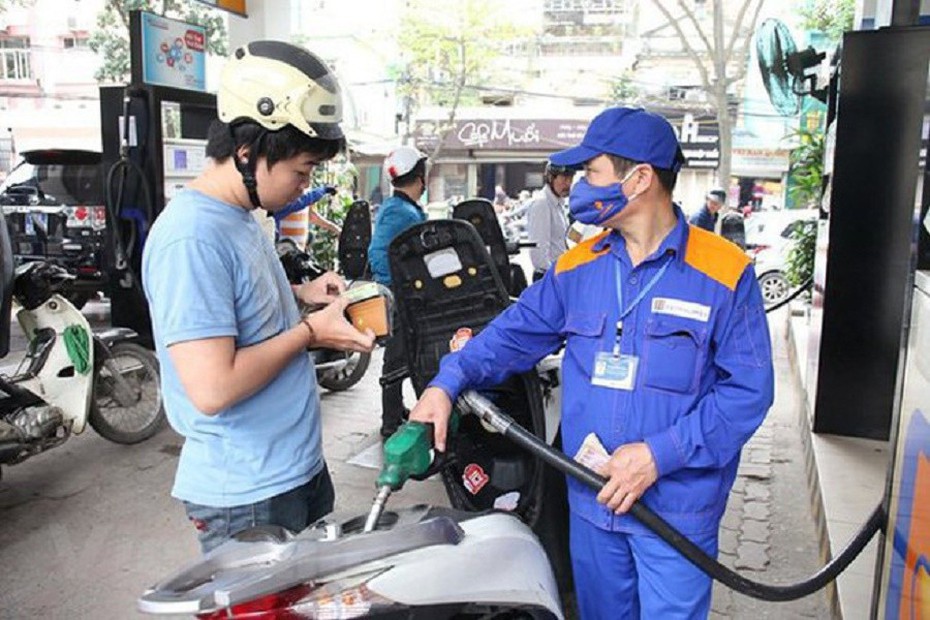 Giá xăng có thể tăng hơn 1.000 đồng mỗi lít vào ngày mai