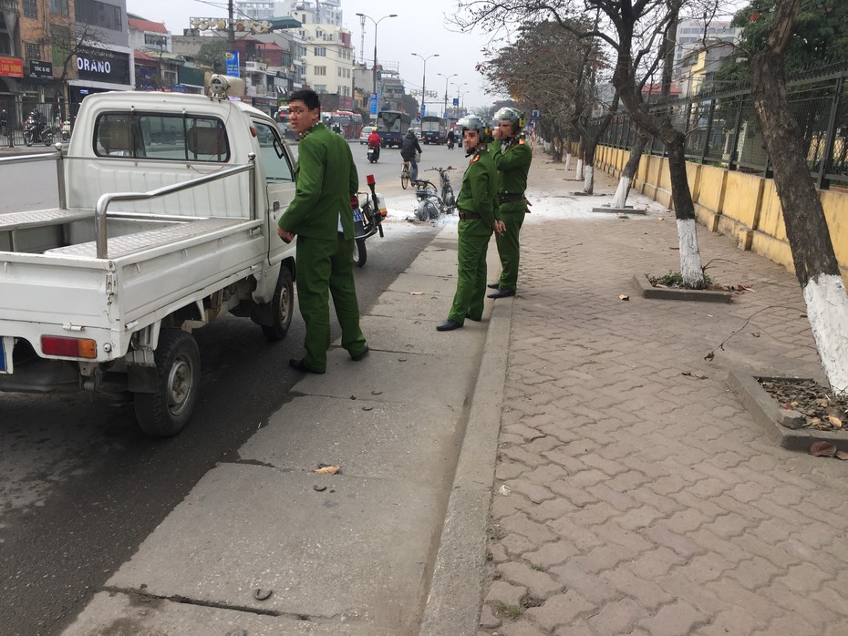 Hà Nội: Xe máy đang chạy bất ngờ cháy rụi