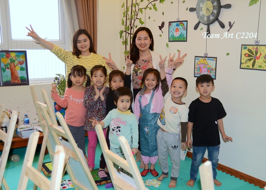 Quyết tâm và niềm tin dành cho đam mê Hội họa của cô Nhung - Chủ nhiệm CLB vẽ TeamArt C2204
