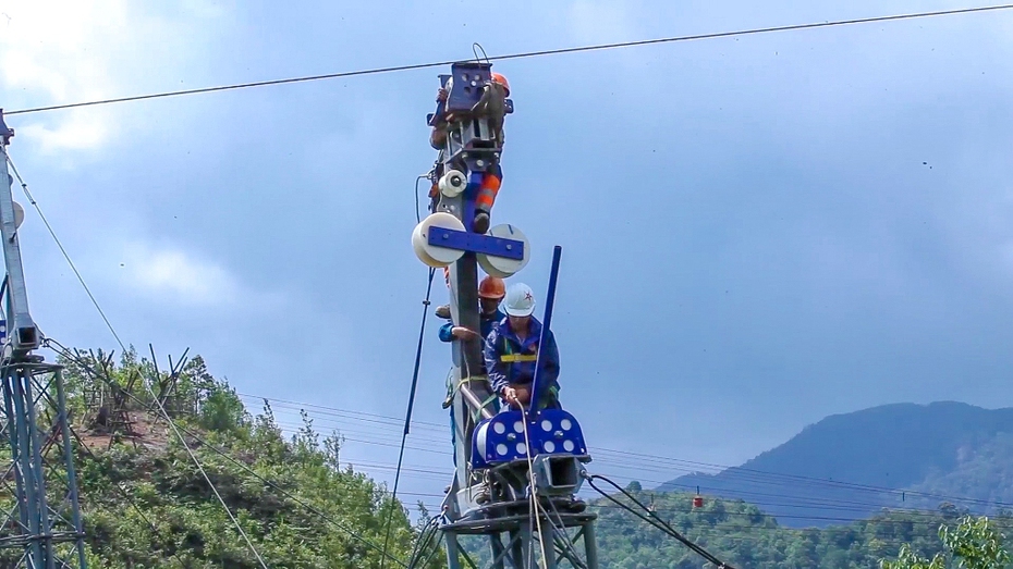 Tuyến cáp treo mẹ con và hành trình dị thường “bắc cầu” qua thung lũng Mường Hoa, Tây Bắc