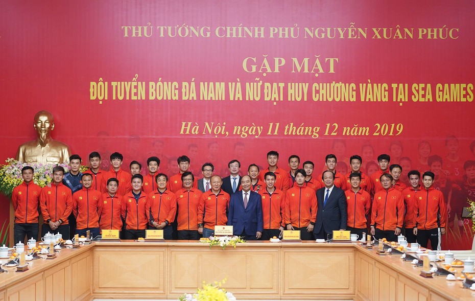 Thủ tướng Nguyễn Xuân Phúc cảm ơn bầu Đức, bầu Hiển