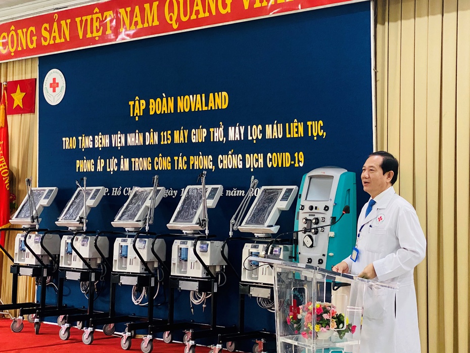 Trao tặng trang thiết bị Y tế cấp thiết – Novaland đồng hành cùng việc tăng tốc trong cuộc đua đẩy lùi dịch bệnh Covid-19