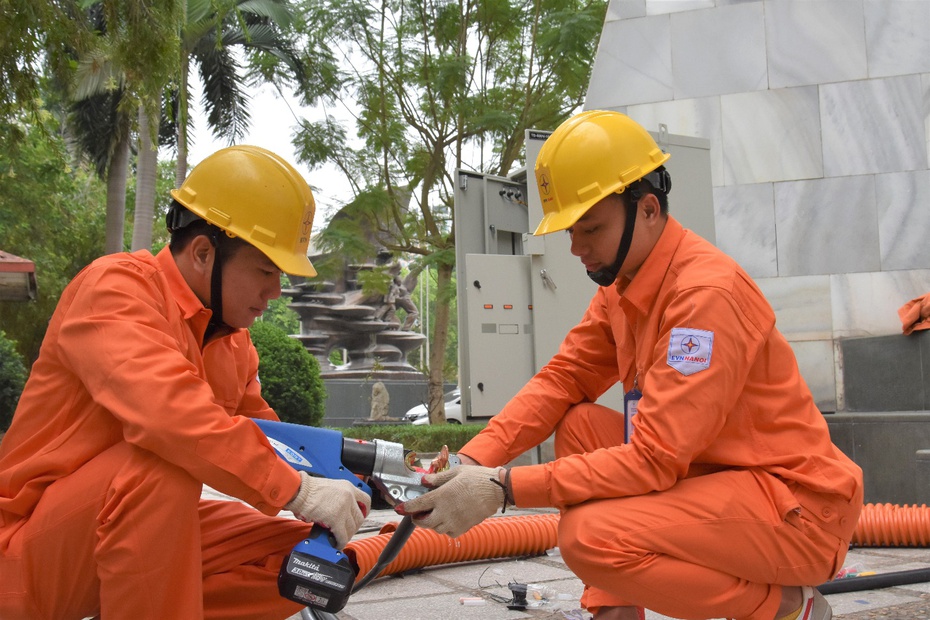 Đảm bảo điện phục vụ Đại hội lần thứ XVII Đảng bộ Thành phố Hà Nội và lễ kỷ niệm 1010 năm Thăng Long Hà Nội