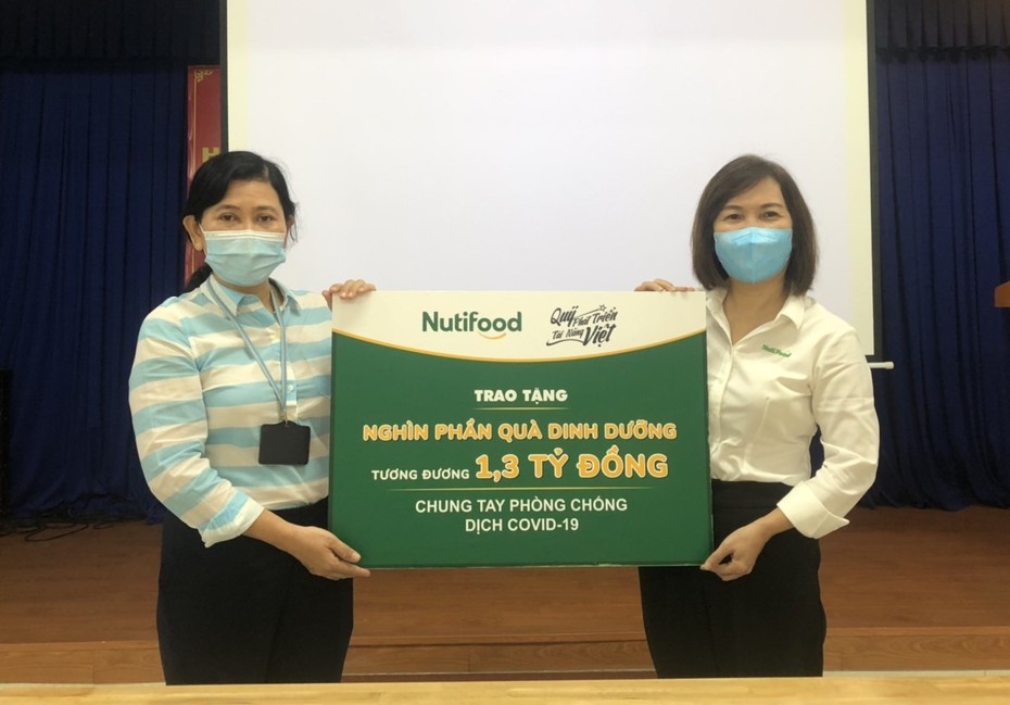NutiFood và Ông Bầu trao tặng sản phẩm dinh dưỡng trị giá 1,3 tỷ đồng cho CBNV ngành y tế TP.HCM tham gia chống dịch Covid-19