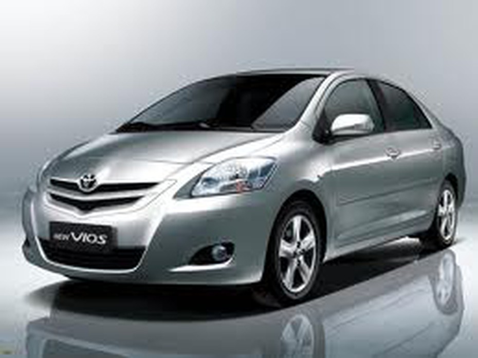 Dưới 300 triệu, nên mua xe ô tô cũ nào?