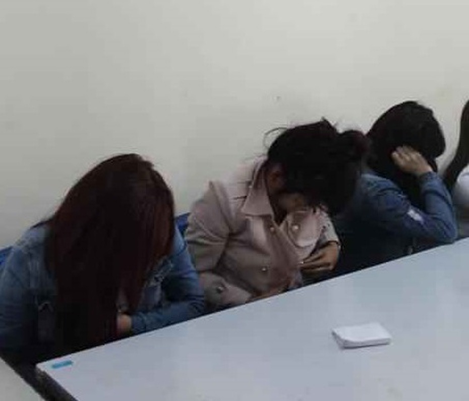 Bắt quả tang 7 gái mại dâm ‘đội lốt’ nhân viên massage