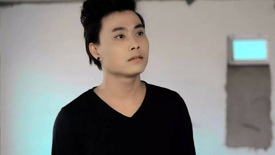 Trong tình yêu: ‘Cố gắng cười để không khóc’