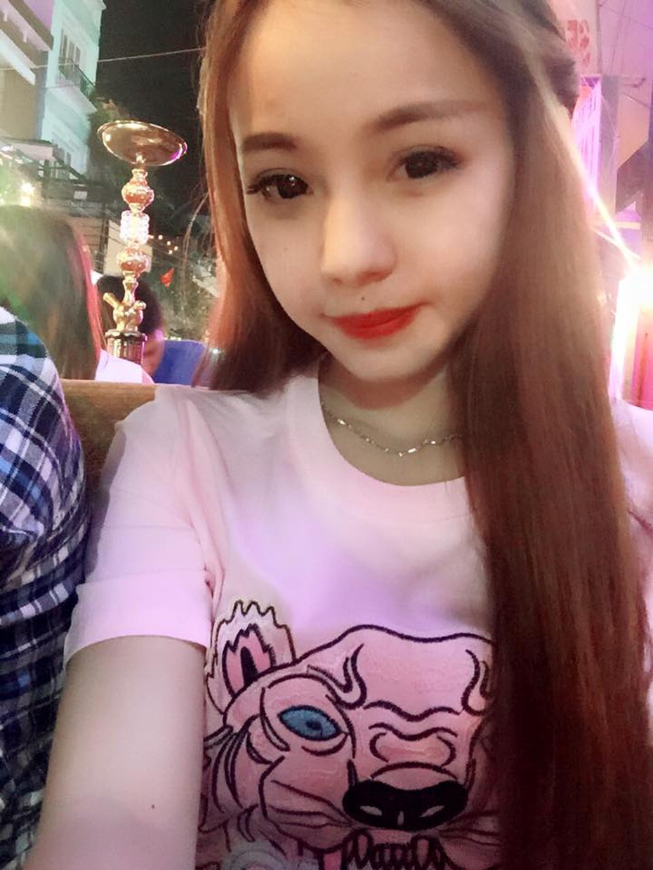 Hot girl 9X Sài thành mặt như búp bê: Trước mập và đen lắm!