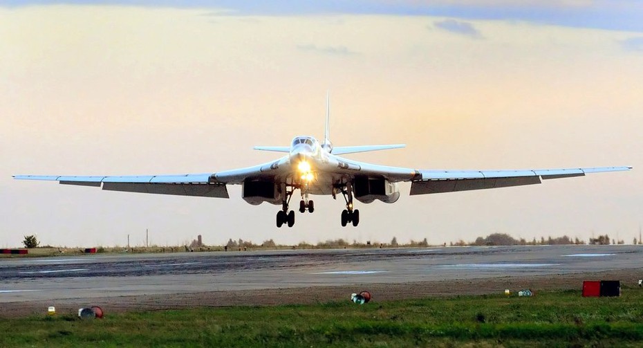 Vì sao Nga tiếp tục sản xuất máy bay ném bom Tu-160 mới?