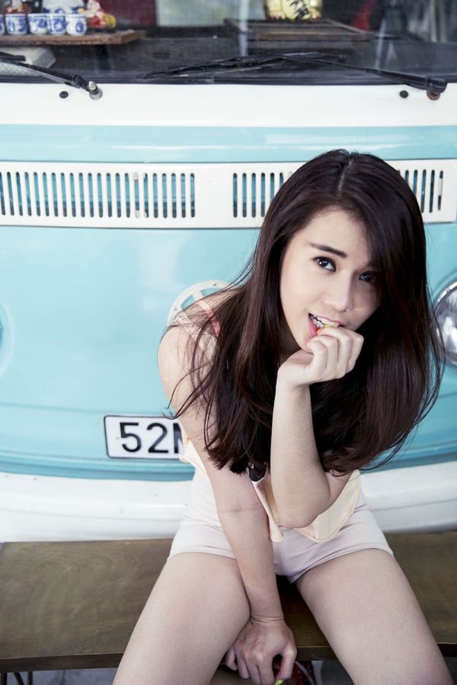 Hot girl Ngọc Thảo khoe ảnh nóng bỏng gây bão mạng