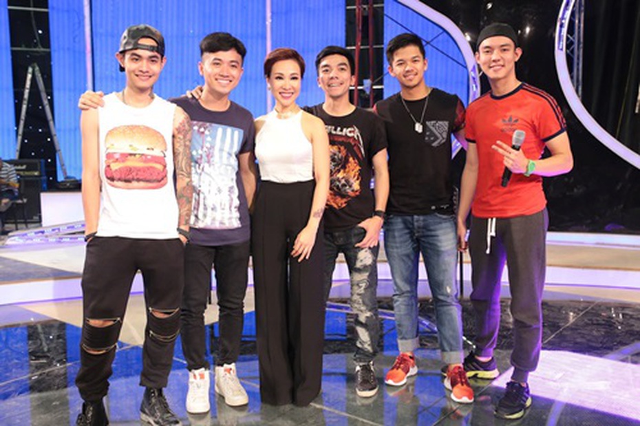Uyên Linh tái xuất Vietnam Idol 2015, tập hát cho 5 hotboy