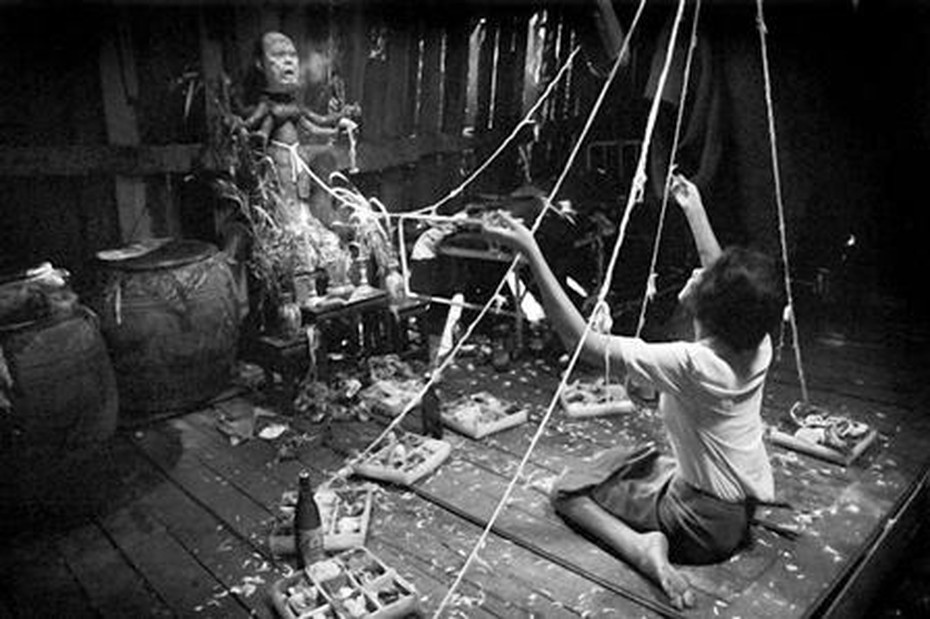 Sự thật về những trò bỏ bùa, chuốc ngải lan truyền trên mạng