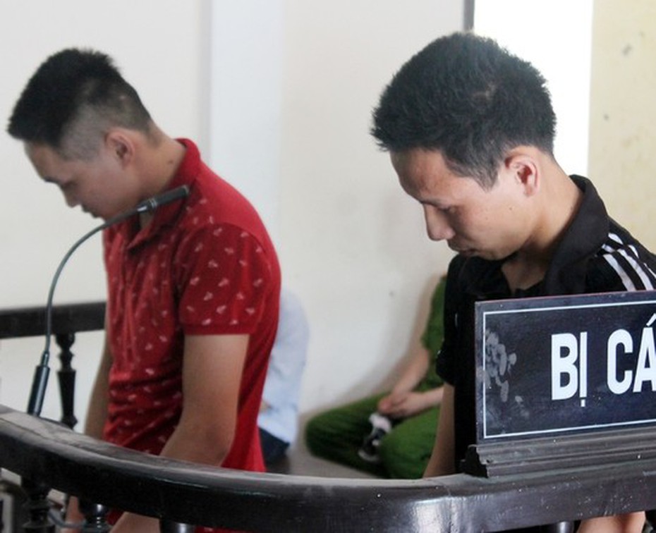 Nếm 'trái cấm' 12 tuổi 2 thanh niên lãnh án 15 năm tù
