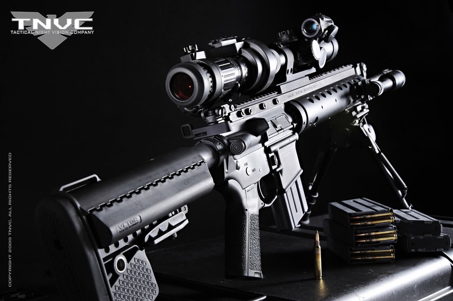 Video: Xem huyền thoại AK-47 'so tài' sức mạnh cùng AR-15