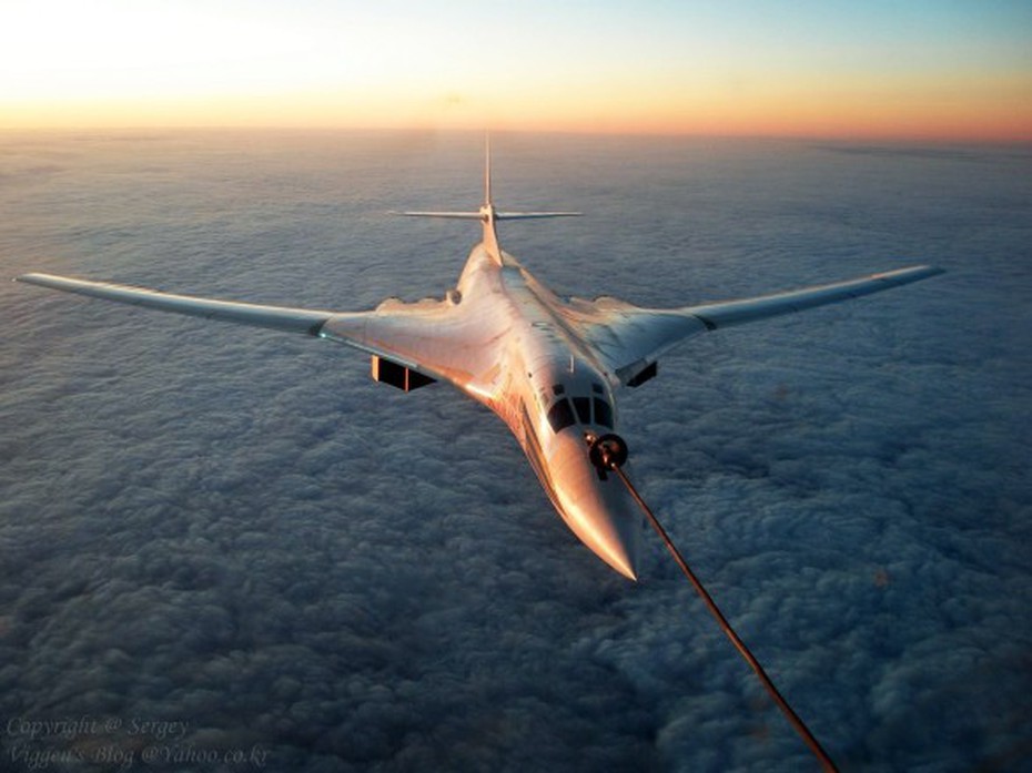 Chiêm ngưỡng 'thiên nga trắng' Tu-160 dũng mãnh của KQ Nga