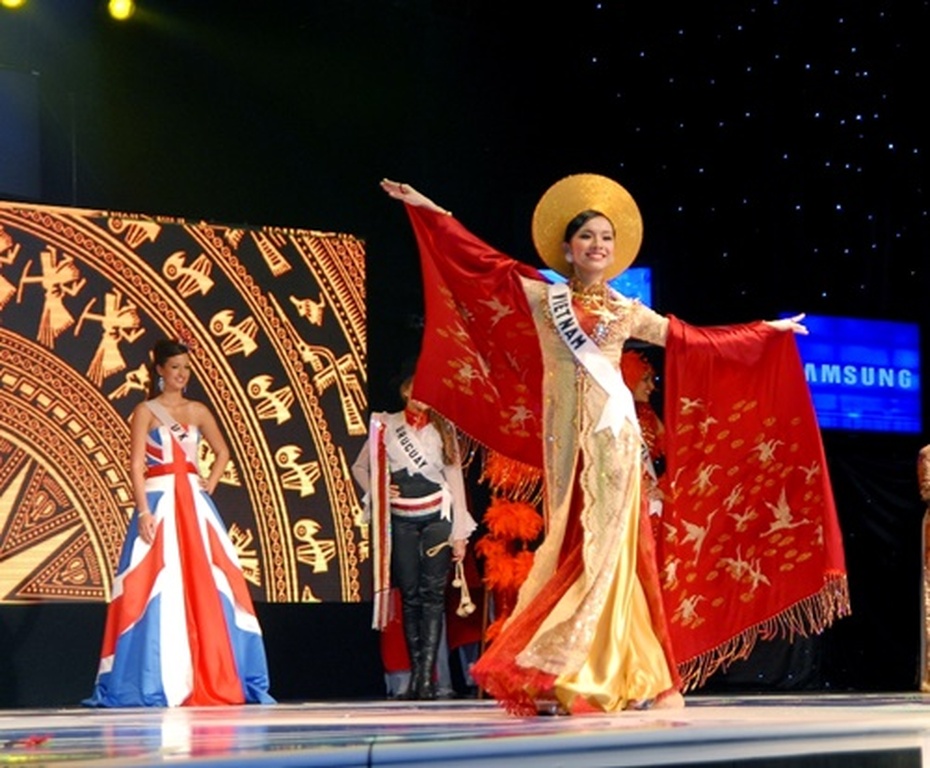 Hoa hậu hoàn vũ Việt Nam 2015 lùi thời gian tuyển sinh, chung kết