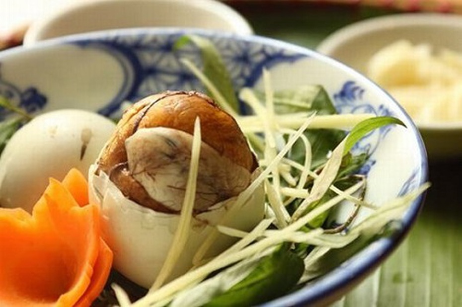 Những người bị bệnh sau tuyệt đối không nên ăn trứng vịt lộn