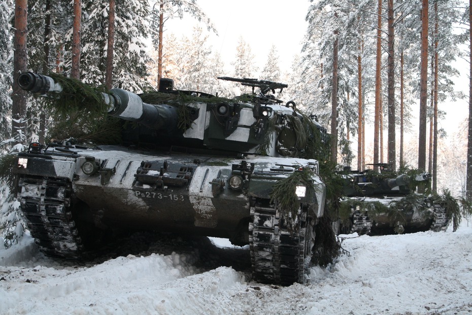 Xem 'báo đốm' Leopard 2A6 phi nước đại, phô diễn hỏa lực