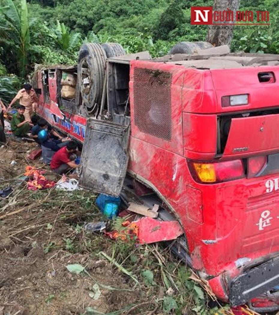 Kon Tum: Xe khách lao xuống vực, 40 người thương vong