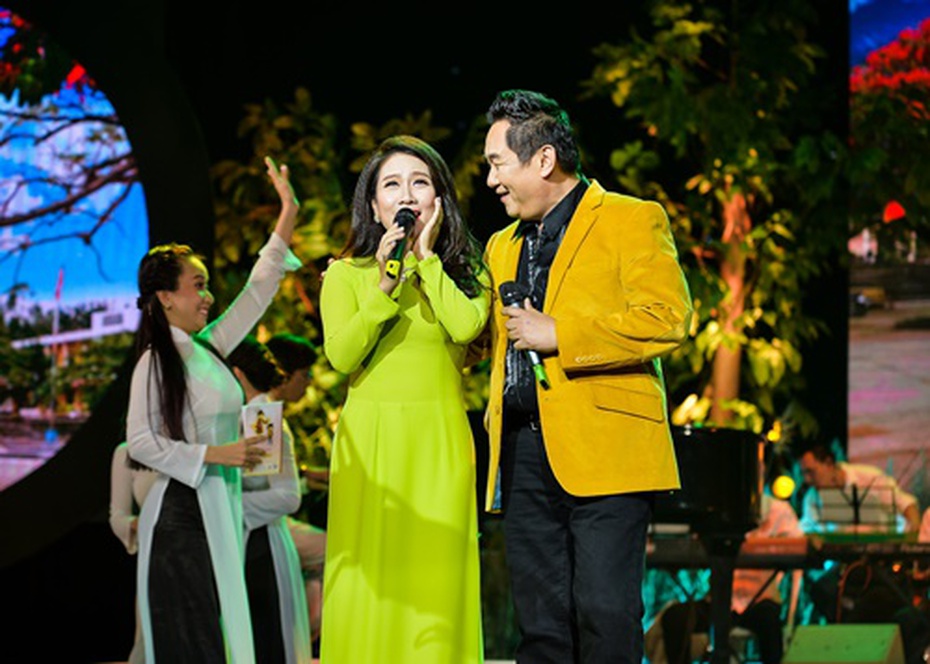 Bảo Yến U60 sexy, chinh phục khán giả với những tuyệt phẩm bolero