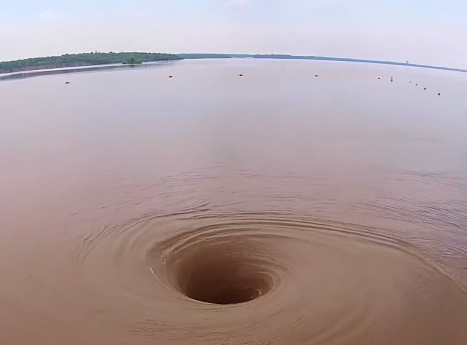 Khám phá xoáy nước khổng lồ bí ẩn ‘nuốt chửng’ cả con thuyền lớn